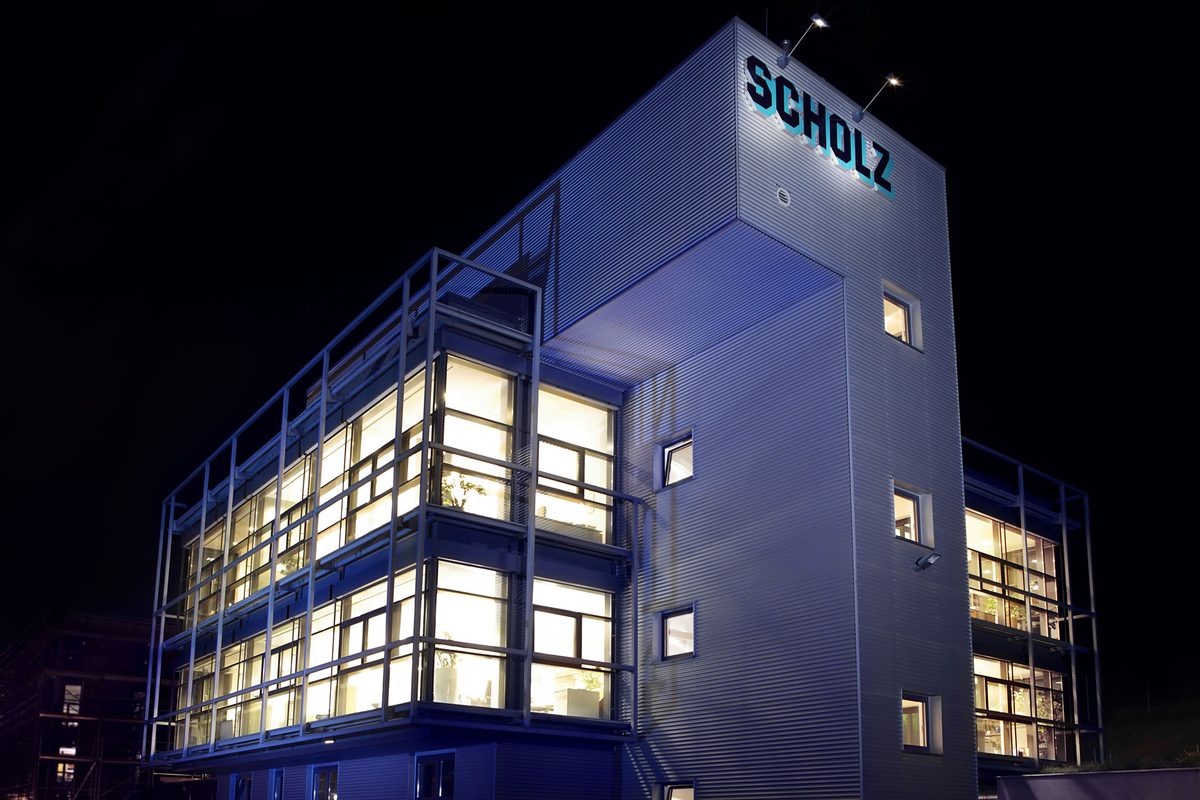 Siège de Scholz Recycling à Essingen, de nuit